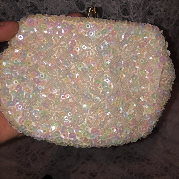 Elegant white  Clutch with Iridescent Sequins and Gold Frame made by Du Val. - Picture 6 of 8